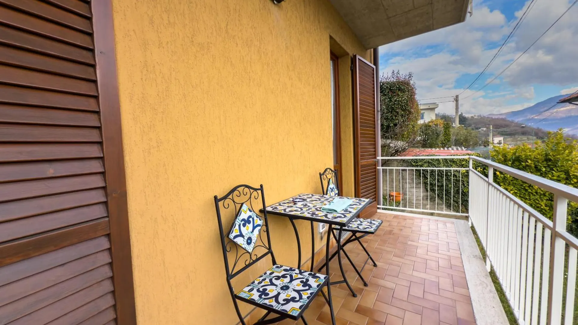 Apartament Lucky Lake House - Free Wi-Fi And Private Parking Included Riva di Solto Włochy