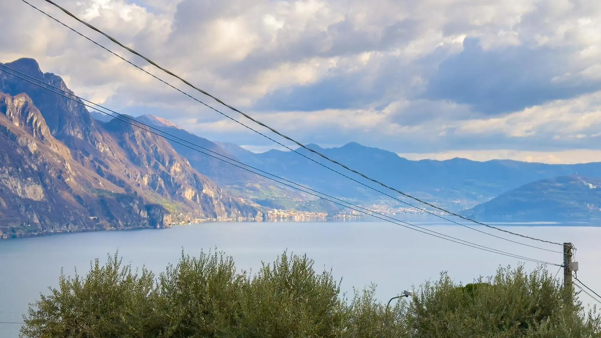 Lucky Lake House - Free Wi-Fi And Private Parking Included Riva di Solto